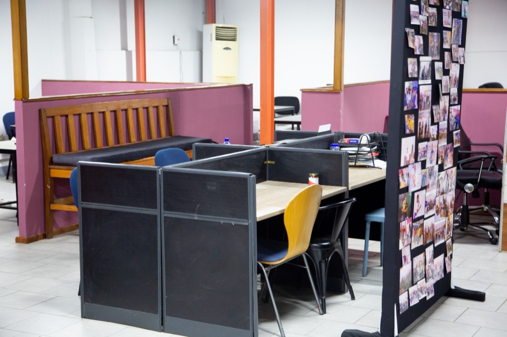 Postes de coworking équipés à Ingenious City